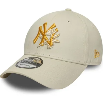 Beżowa zakrzywiona czapka regulowana z żółtym logo 9FORTY Floral Icon New York Yankees MLB od New Era