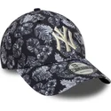 czarna-zakrzywiona-czapka-regulowana-9forty-all-over-print-new-york-yankees-mlb-od-new-era