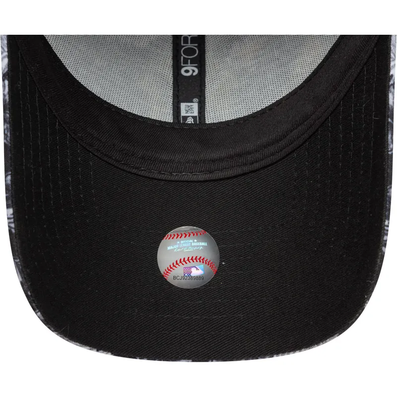 kepure-islenkta-juoda-reguliuojamas-9forty-all-over-print-new-york-yankees-mlb-new-era