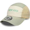 regulowana-czapka-z-daszkiem-bezowo-zielona-runner-tech-od-new-era