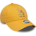 zolta-zakrzywiona-czapka-regulowana-damska-9forty-metallic-logo-los-angeles-dodgers-mlb-new-era