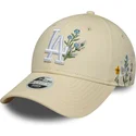 bezowa-regulowana-czapka-z-daszkiem-dla-kobiet-9forty-floral-icon-los-angeles-dodgers-mlb-od-new-era