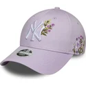 fioletowa-zakrzywiona-czapka-regulowana-dla-kobiet-9forty-floral-icon-new-york-yankees-mlb-od-new-era