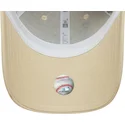 bezowa-regulowana-czapka-z-daszkiem-dla-kobiet-9forty-beaded-new-york-yankees-mlb-od-new-era