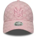 rozowa-regulowana-czapka-z-zakrzywionym-daszkiem-dla-kobiet-9forty-floral-towelling-new-york-yankees-mlb-new-era