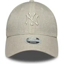 bezowa-regulowana-czapka-z-zakrzywionym-daszkiem-dla-kobiet-9forty-woven-new-york-yankees-mlb-od-new-era