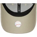 bezowa-regulowana-czapka-z-zakrzywionym-daszkiem-dla-kobiet-9forty-woven-new-york-yankees-mlb-od-new-era