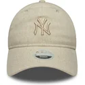 bezowa-regulowana-czapka-z-daszkiem-dla-kobiet-z-bezowym-logo-9twenty-linen-new-york-yankees-mlb-od-new-era