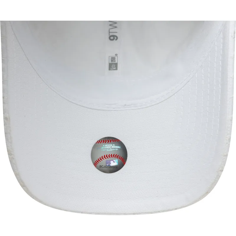 biala-regulowana-czapka-z-daszkiem-dla-kobiet-z-bialym-logo-9twenty-broderie-new-york-yankees-mlb-new-era