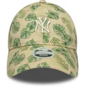 bezowa-regulowana-czapka-z-zakrzywionym-daszkiem-dla-kobiet-9twenty-all-over-print-tropical-new-york-yankees-mlb-od-new-era