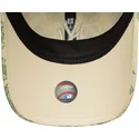 bezowa-regulowana-czapka-z-zakrzywionym-daszkiem-dla-kobiet-9twenty-all-over-print-tropical-new-york-yankees-mlb-od-new-era