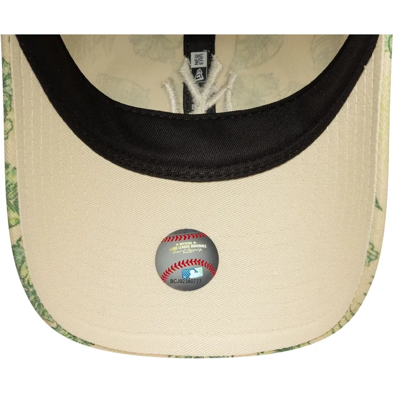 cap-islenkta-beige-adjustable-strap-9twenty-all-over-print-tropical-new-york-yankees-mlb-new-era