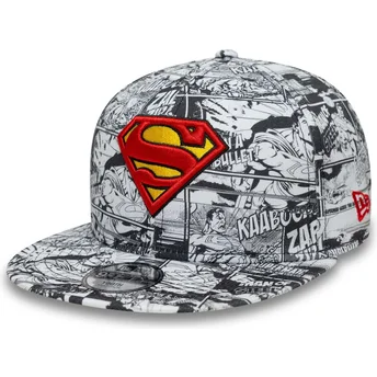 Czarna płaska czapka snapback dla chłopca 9FIFTY All Over Print Superman DC Comics od New Era