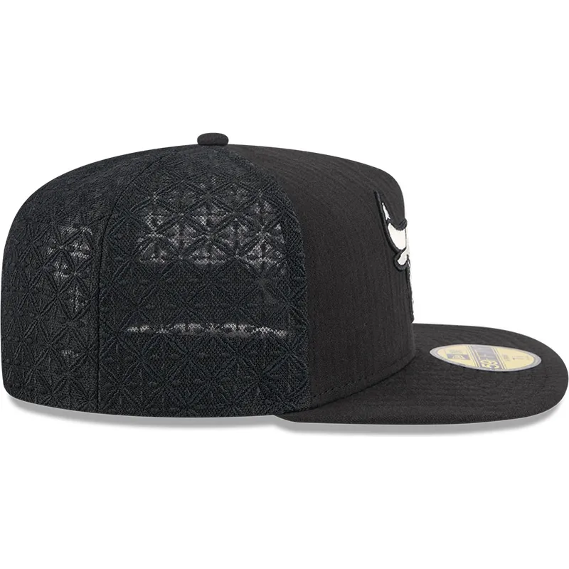 kepure-plokscia-juoda-priglundantis-59fifty-day-a-frame-chicago-bulls-nba-new-era