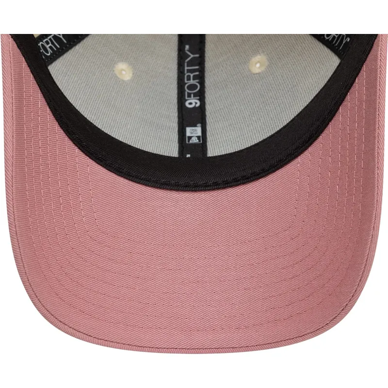 czapka-z-zakrzywionym-daszkiem-bezowo-rozowa-regulowana-9forty-contrast-red-bull-racing-formula-1-new-era