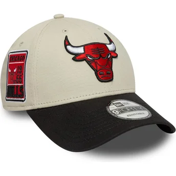 Regulowana beżowo-czarna czapka z zakrzywionym daszkiem 9FORTY Contrast Patch Chicago Bulls NBA marki New Era