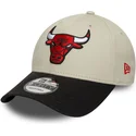 bezowo-czarna-regulowana-czapka-z-zakrzywionym-daszkiem-9forty-contrast-patch-chicago-bulls-nba-new-era