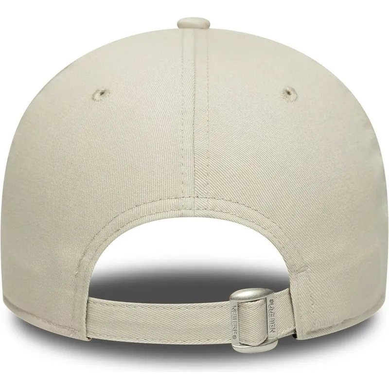 regulowana-czapka-z-zakrzywionym-daszkiem-w-kolorze-bezowym-i-fioletowym-9forty-contrast-patch-los-angeles-lakers-nba-marki-new-