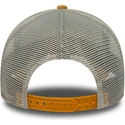 bezowa-czapka-trucker-a-frame-z-naszywka-graficzna-od-new-era