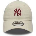 bezowa-czapka-z-zakrzywionym-daszkiem-regulowana-9twenty-linen-new-york-yankees-mlb-od-new-era