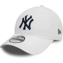 biala-zakrzywiona-czapka-z-regulacja-z-niebieskim-logo-9twenty-core-classic-new-york-yankees-mlb-od-new-era