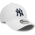 biala-regulowana-czapka-z-zakrzywionym-daszkiem-z-niebieskim-logo-9twenty-core-classic-new-york-yankees-mlb-new-era