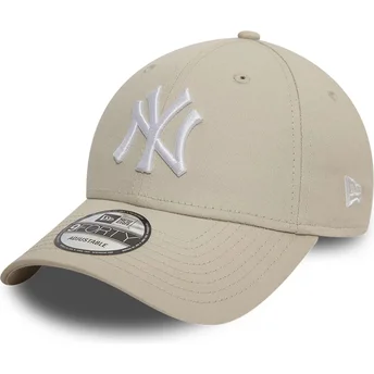 Beżowa czapka z zakrzywionym daszkiem, regulowana, z białym logo 9FORTY League Essential New York Yankees MLB od New Era