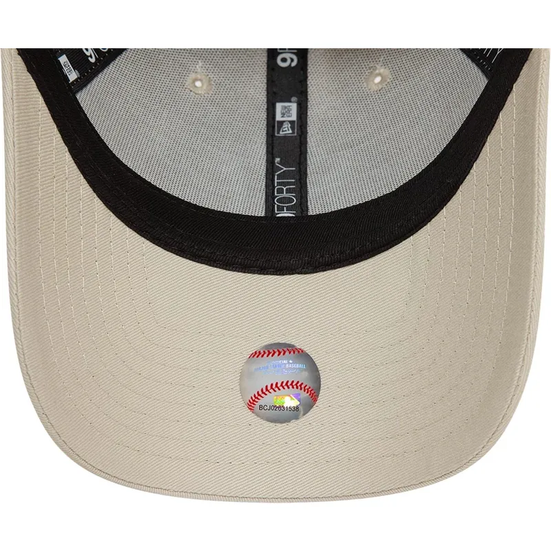 kepure-islenkta-smelio-reguliuojama-juostele-9forty-league-essential-new-york-yankees-mlb-new-era
