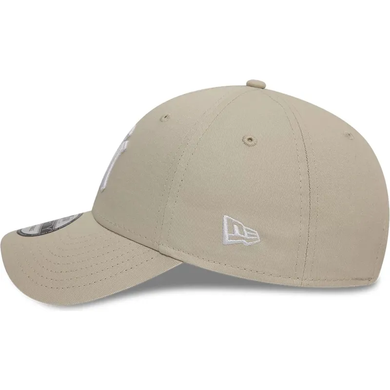 cap-islenkta-beige-adjustable-strap-9forty-league-essential-new-york-yankees-mlb-new-era