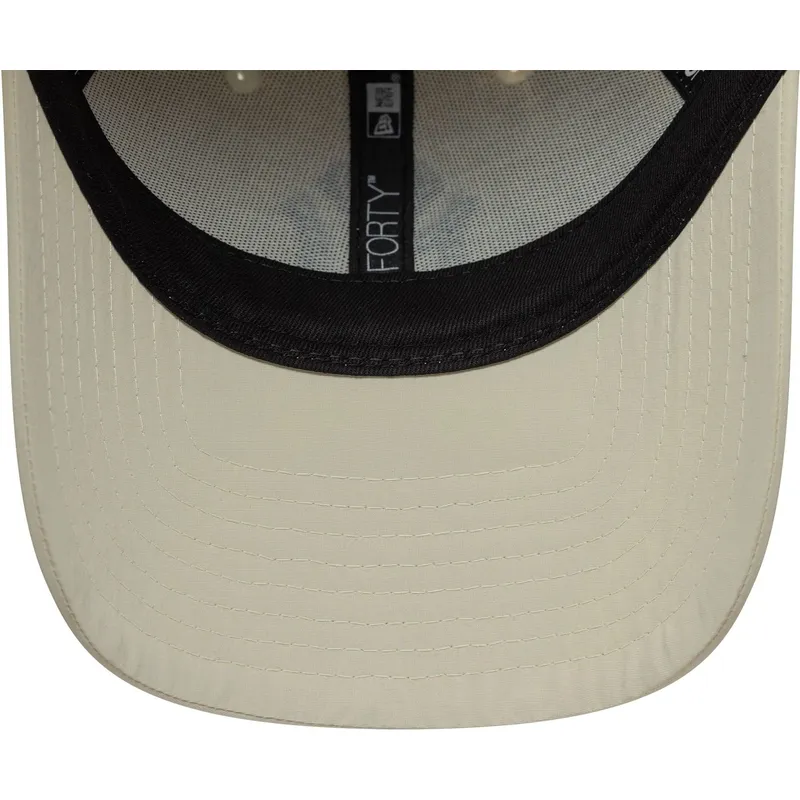 bezowa-zakrzywiona-czapka-z-regulacja-z-granatowym-logo-9forty-recycled-new-york-yankees-mlb-new-era