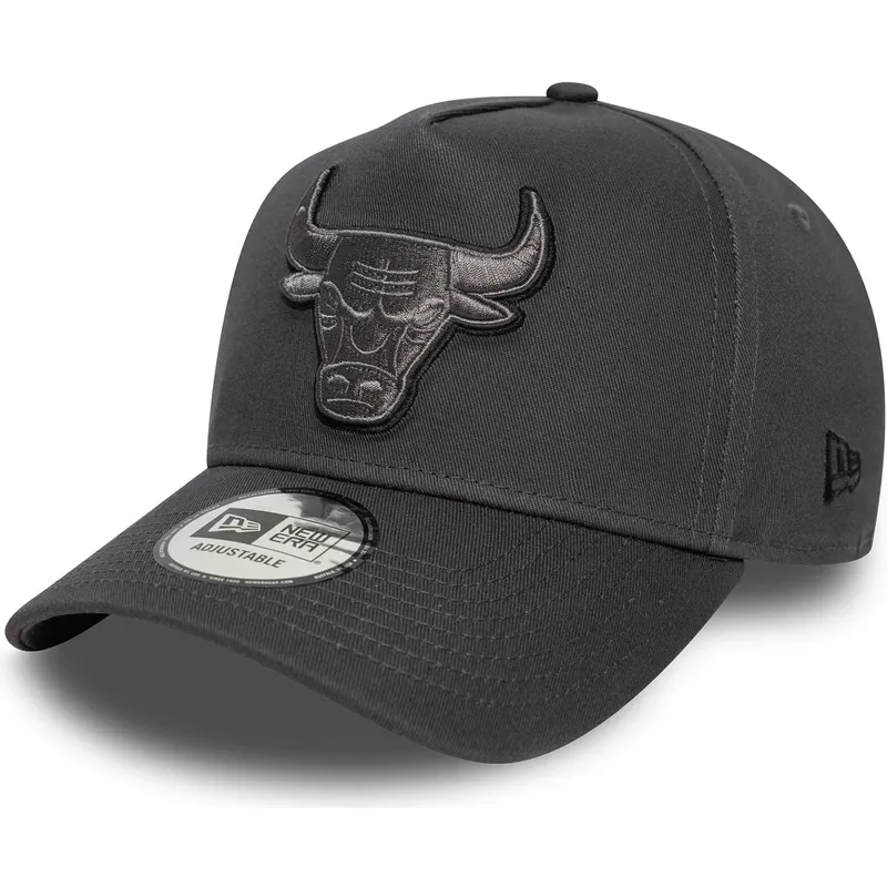 szara-czapka-z-zakrzywionym-daszkiem-snapback-z-szarym-logo-e-frame-tonal-outline-chicago-bulls-nba-od-new-era