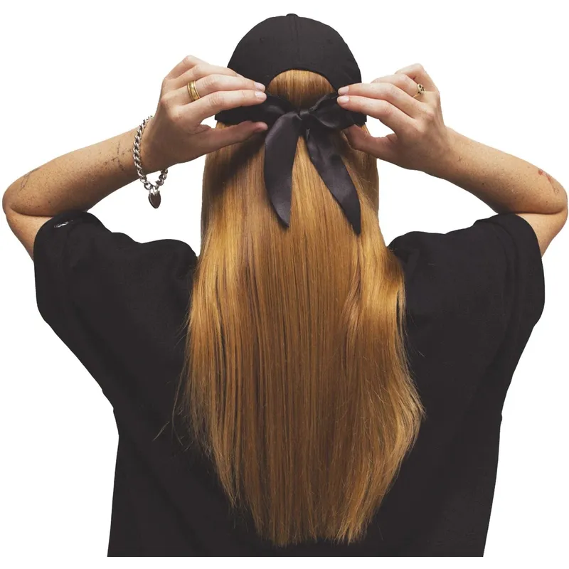 czarna-regulowana-czapka-z-zakrzywionym-daszkiem-dla-kobiet-z-czarnym-logo-9twenty-bow-back-new-york-yankees-mlb-new-era