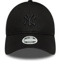 czarna-regulowana-czapka-z-zakrzywionym-daszkiem-dla-kobiet-z-czarnym-logo-9twenty-bow-back-new-york-yankees-mlb-new-era
