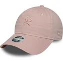 rozowa-regulowana-czapka-z-zakrzywionym-daszkiem-dla-kobiet-z-rozowym-logo-9twenty-mini-washed-new-york-yankees-mlb-od-new-era