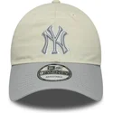 gorra-curva-beige-y-gris-ajustable-para-mujer-9twenty-world-series-cooperstown-de-new-york-yankees-mlb-de-new-era
