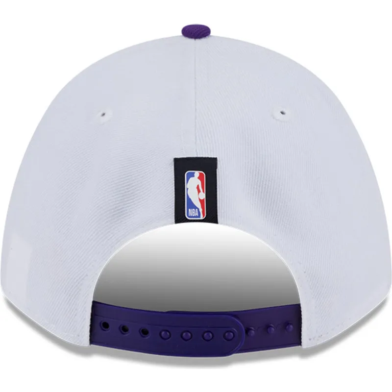 biala-i-fioletowa-zakrzywiona-czapka-snapback-9forty-m-crown-draft-2025-los-angeles-lakers-nba-new-era