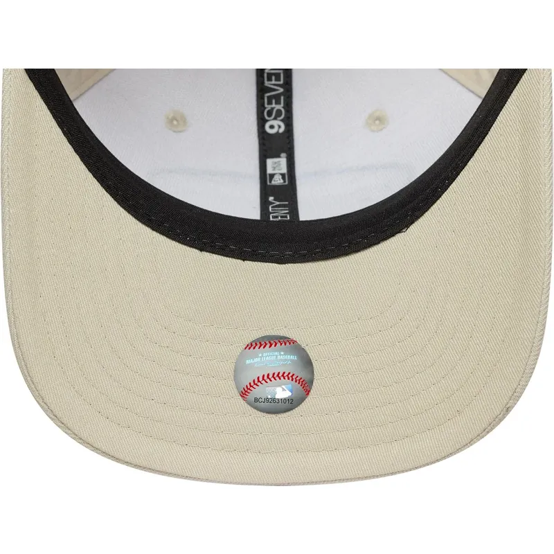 bezowa-czapka-z-zakrzywionym-daszkiem-snapback-9seventy-stretch-snap-patch-los-angeles-dodgers-mlb-new-era