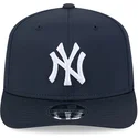 granatowa-czapka-z-zakrzywionym-daszkiem-snapback-9seventy-stretch-snap-perf-new-york-yankees-mlb-new-era