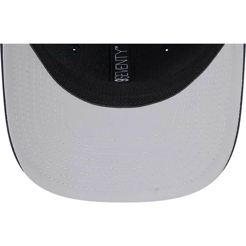 granatowa-czapka-z-zakrzywionym-daszkiem-snapback-9seventy-stretch-snap-perf-new-york-yankees-mlb-new-era