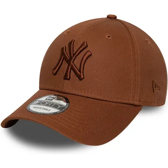 Regulowana brązowa czapka z zakrzywionym daszkiem z brązowym logo 9FORTY League Essential New York Yankees MLB od New Era