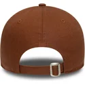 regulowana-brazowa-czapka-z-zakrzywionym-daszkiem-z-brazowym-logo-9forty-league-essential-new-york-yankees-mlb-od-new-era