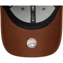 regulowana-brazowa-czapka-z-zakrzywionym-daszkiem-z-brazowym-logo-9forty-league-essential-new-york-yankees-mlb-od-new-era