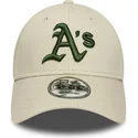 bezowa-zakrzywiona-czapka-regulowana-z-zielonym-logo-9forty-league-essential-oakland-athletics-mlb-od-new-era