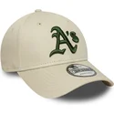 bezowa-regulowana-czapka-z-zakrzywionym-daszkiem-z-zielonym-logo-9forty-league-essential-oakland-athletics-mlb-od-new-era