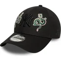 czarna-regulowana-czapka-z-zakrzywionym-daszkiem-z-czarnym-logo-9forty-icon-dragon-new-york-yankees-mlb-new-era