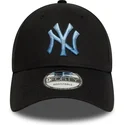 czarna-regulowana-czapka-z-zakrzywionym-daszkiem-z-niebieskim-logo-9forty-ombre-infill-new-york-yankees-mlb-new-era