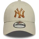 czapka-z-daszkiem-bezowa-regulowana-z-brazowym-logo-9forty-ombre-infill-new-york-yankees-mlb-od-new-era