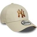 czapka-z-daszkiem-bezowa-regulowana-z-brazowym-logo-9forty-ombre-infill-new-york-yankees-mlb-od-new-era