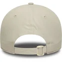 bezowa-czapka-z-zakrzywionym-daszkiem-regulowana-z-bezowym-logo-9forty-tonal-flawless-new-york-yankees-mlb-od-new-era