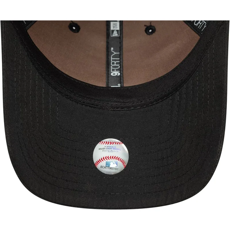 kepure-islenkta-juoda-reguliuojamas-9forty-tonal-flawless-new-york-yankees-mlb-new-era